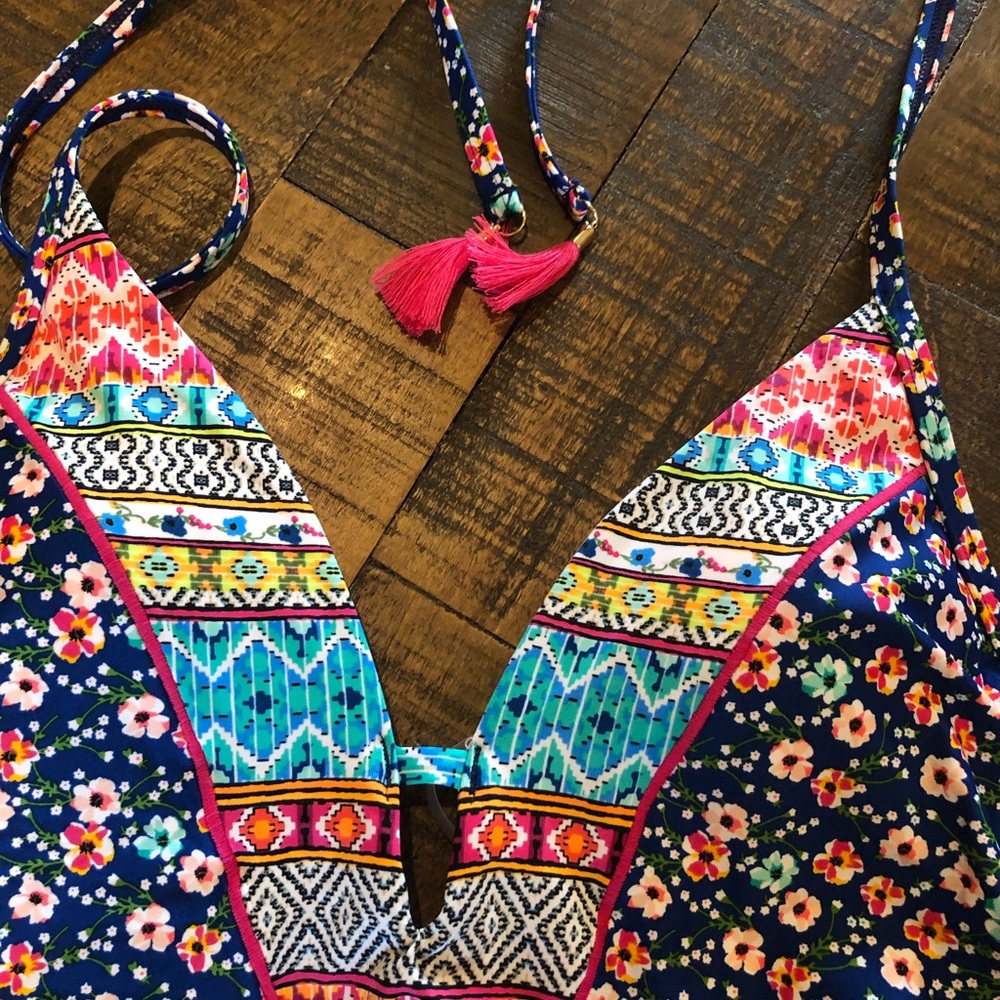 ‼️MAKE OFFER‼️one piece floral swimsuit - Picture 4 of 8